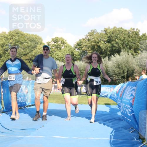 25.08.2024 - Elbe Triathlon Hamburg H.Heesch http://msf.ph/oto/6860474 25.08.2024 16:42:20 Ziel  meine-sportfotos.de