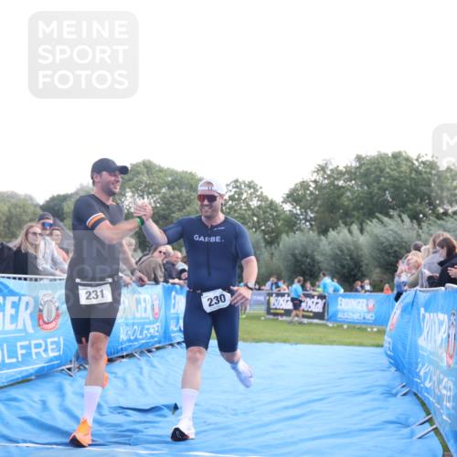 25.08.2024 - Elbe Triathlon Hamburg H.Heesch http://msf.ph/oto/6860479 25.08.2024 11:02:32 Ziel 230, 231 meine-sportfotos.de