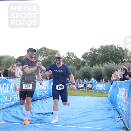 25.08.2024 - Elbe Triathlon Hamburg H.Heesch http://msf.ph/oto/6860484 25.08.2024 11:02:32 Ziel 230, 231 meine-sportfotos.de
