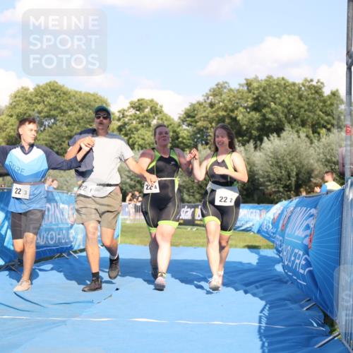 25.08.2024 - Elbe Triathlon Hamburg H.Heesch http://msf.ph/oto/6860493 25.08.2024 16:42:20 Ziel  meine-sportfotos.de