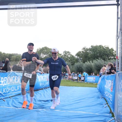 25.08.2024 - Elbe Triathlon Hamburg H.Heesch http://msf.ph/oto/6860494 25.08.2024 11:02:32 Ziel 230, 231 meine-sportfotos.de