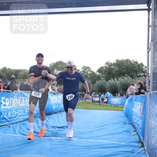 25.08.2024 - Elbe Triathlon Hamburg H.Heesch http://msf.ph/oto/6860497 25.08.2024 11:02:32 Ziel 230, 231 meine-sportfotos.de