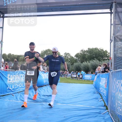 25.08.2024 - Elbe Triathlon Hamburg H.Heesch http://msf.ph/oto/6860503 25.08.2024 11:02:32 Ziel 230, 231 meine-sportfotos.de