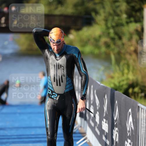 25.08.2024 - Elbe Triathlon Hamburg H.Heesch http://msf.ph/oto/6860508 25.08.2024 09:14:41 Schwimmen 338, 404, 414, 415, 419, 465 meine-sportfotos.de