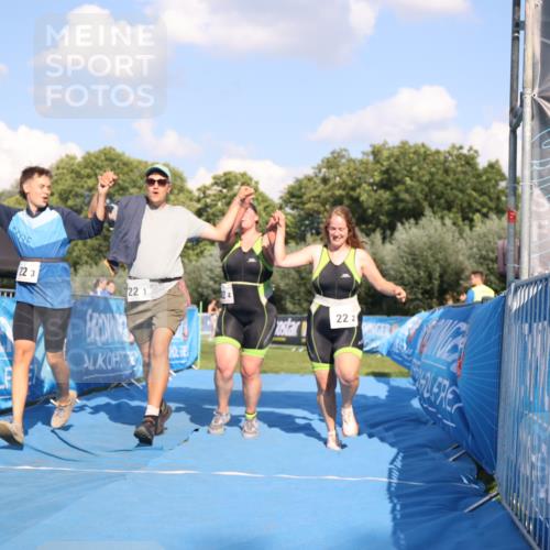 25.08.2024 - Elbe Triathlon Hamburg H.Heesch http://msf.ph/oto/6860512 25.08.2024 16:42:21 Ziel  meine-sportfotos.de