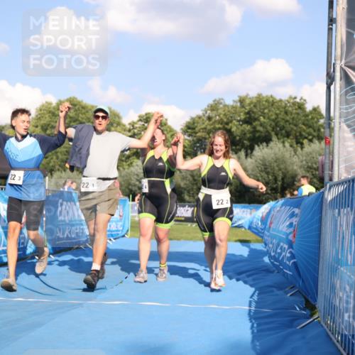 25.08.2024 - Elbe Triathlon Hamburg H.Heesch http://msf.ph/oto/6860516 25.08.2024 16:42:21 Ziel  meine-sportfotos.de
