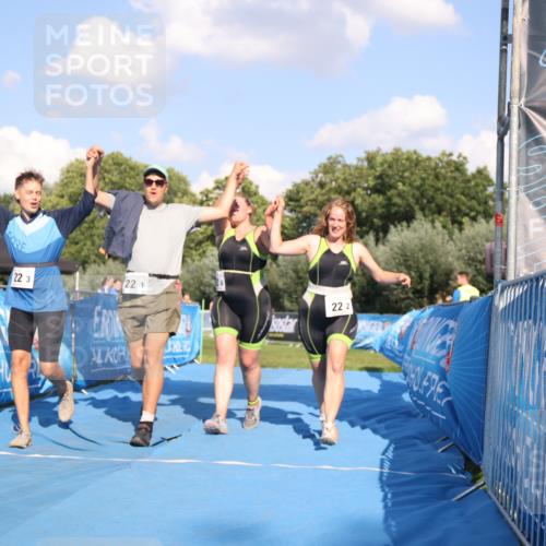 25.08.2024 - Elbe Triathlon Hamburg H.Heesch http://msf.ph/oto/6860518 25.08.2024 16:42:21 Ziel  meine-sportfotos.de