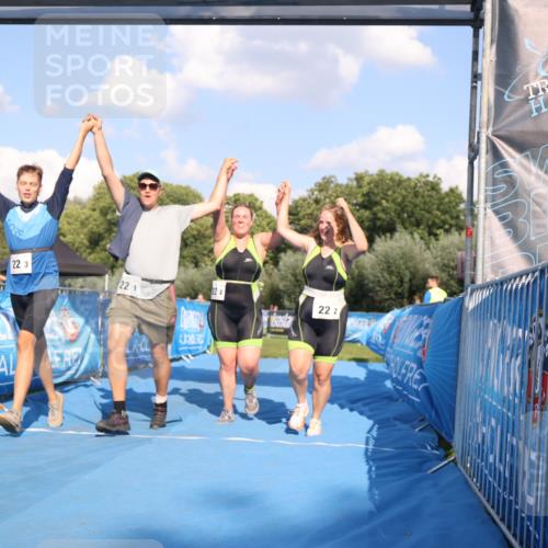 25.08.2024 - Elbe Triathlon Hamburg H.Heesch http://msf.ph/oto/6860538 25.08.2024 16:42:21 Ziel  meine-sportfotos.de