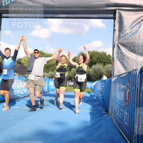 25.08.2024 - Elbe Triathlon Hamburg H.Heesch http://msf.ph/oto/6860552 25.08.2024 16:42:21 Ziel  meine-sportfotos.de