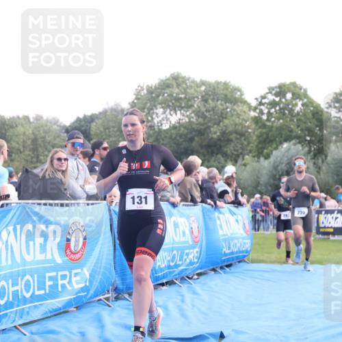 25.08.2024 - Elbe Triathlon Hamburg H.Heesch http://msf.ph/oto/6860563 25.08.2024 11:02:54 Ziel 131, 182, 222 meine-sportfotos.de