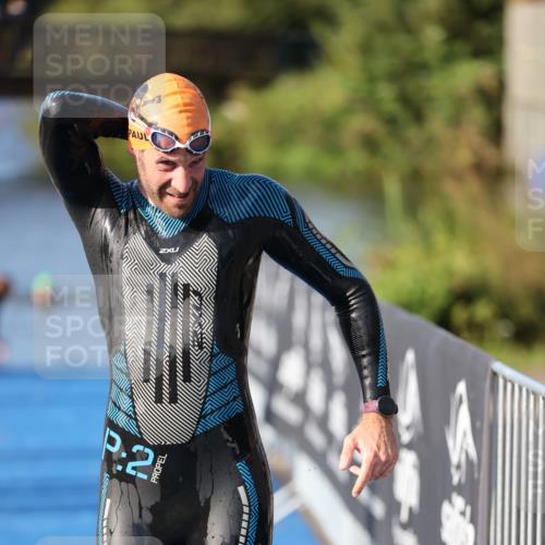 25.08.2024 - Elbe Triathlon Hamburg H.Heesch http://msf.ph/oto/6860570 25.08.2024 09:14:43 Schwimmen 338, 404, 414, 415, 419, 465 meine-sportfotos.de