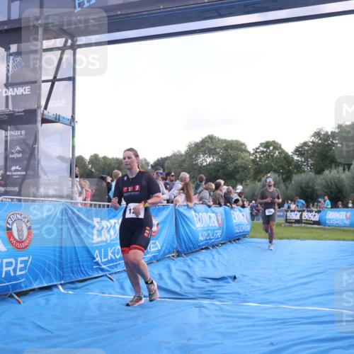25.08.2024 - Elbe Triathlon Hamburg H.Heesch http://msf.ph/oto/6860603 25.08.2024 11:02:54 Ziel 131, 182, 222 meine-sportfotos.de