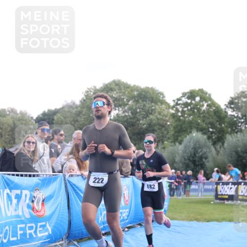 25.08.2024 - Elbe Triathlon Hamburg H.Heesch http://msf.ph/oto/6860616 25.08.2024 11:02:56 Ziel 131, 182, 222 meine-sportfotos.de
