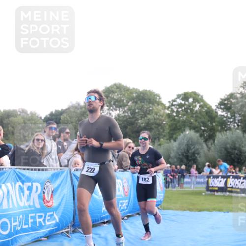 25.08.2024 - Elbe Triathlon Hamburg H.Heesch http://msf.ph/oto/6860620 25.08.2024 11:02:56 Ziel 131, 182, 222 meine-sportfotos.de