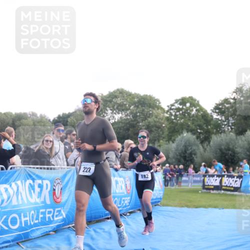 25.08.2024 - Elbe Triathlon Hamburg H.Heesch http://msf.ph/oto/6860624 25.08.2024 11:02:56 Ziel 131, 182, 222 meine-sportfotos.de