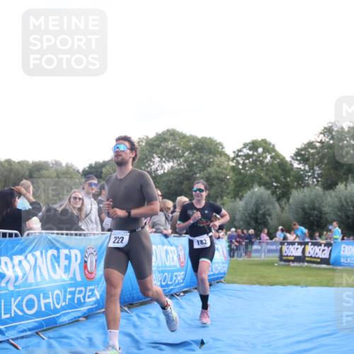 25.08.2024 - Elbe Triathlon Hamburg H.Heesch http://msf.ph/oto/6860626 25.08.2024 11:02:56 Ziel 131, 182, 222 meine-sportfotos.de