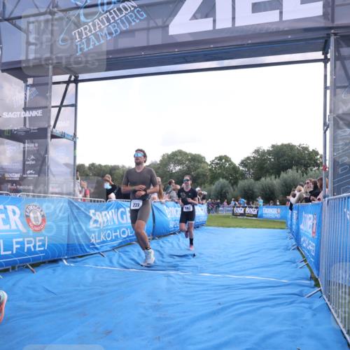 25.08.2024 - Elbe Triathlon Hamburg H.Heesch http://msf.ph/oto/6860640 25.08.2024 11:02:57 Ziel 131, 177, 182, 222 meine-sportfotos.de