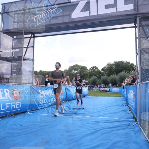 25.08.2024 - Elbe Triathlon Hamburg H.Heesch http://msf.ph/oto/6860643 25.08.2024 11:02:57 Ziel 131, 177, 182, 222 meine-sportfotos.de
