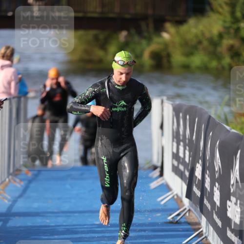 25.08.2024 - Elbe Triathlon Hamburg H.Heesch http://msf.ph/oto/6860677 25.08.2024 09:15:22 Schwimmen 276, 369 meine-sportfotos.de