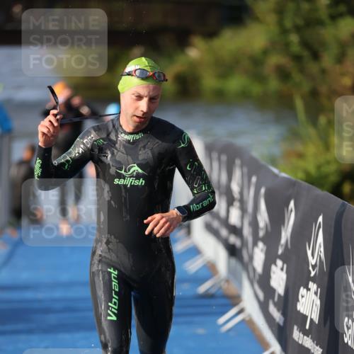 25.08.2024 - Elbe Triathlon Hamburg H.Heesch http://msf.ph/oto/6860697 25.08.2024 09:15:24 Schwimmen 276, 369 meine-sportfotos.de