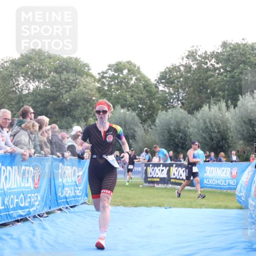 25.08.2024 - Elbe Triathlon Hamburg H.Heesch http://msf.ph/oto/6860700 25.08.2024 11:03:04 Ziel 177, 182, 290 meine-sportfotos.de