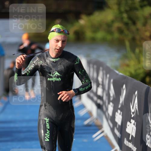 25.08.2024 - Elbe Triathlon Hamburg H.Heesch http://msf.ph/oto/6860701 25.08.2024 09:15:24 Schwimmen 276, 369 meine-sportfotos.de