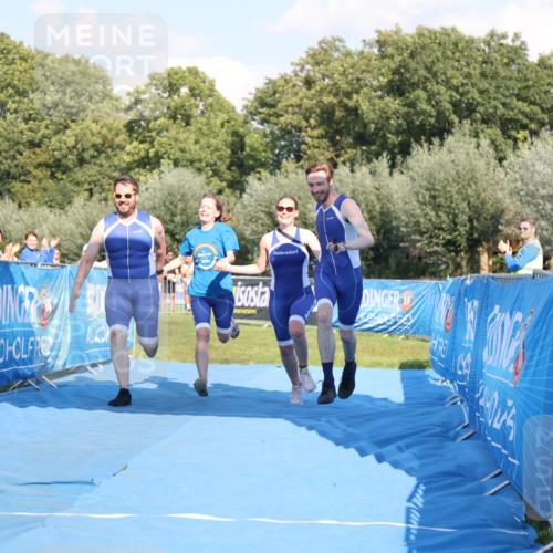 25.08.2024 - Elbe Triathlon Hamburg H.Heesch http://msf.ph/oto/6860702 25.08.2024 16:43:07 Ziel  meine-sportfotos.de