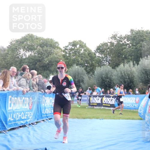 25.08.2024 - Elbe Triathlon Hamburg H.Heesch http://msf.ph/oto/6860708 25.08.2024 11:03:04 Ziel 177, 182, 290 meine-sportfotos.de