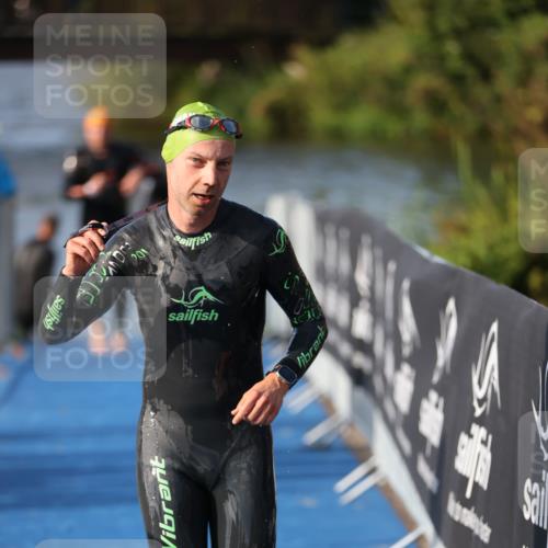 25.08.2024 - Elbe Triathlon Hamburg H.Heesch http://msf.ph/oto/6860709 25.08.2024 09:15:24 Schwimmen 276, 369 meine-sportfotos.de