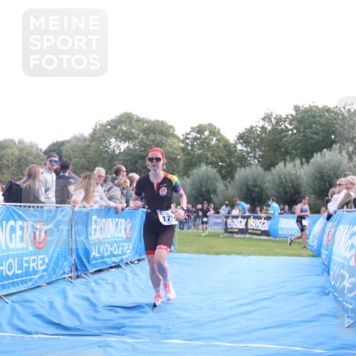 25.08.2024 - Elbe Triathlon Hamburg H.Heesch http://msf.ph/oto/6860721 25.08.2024 11:03:04 Ziel 177, 182, 290 meine-sportfotos.de