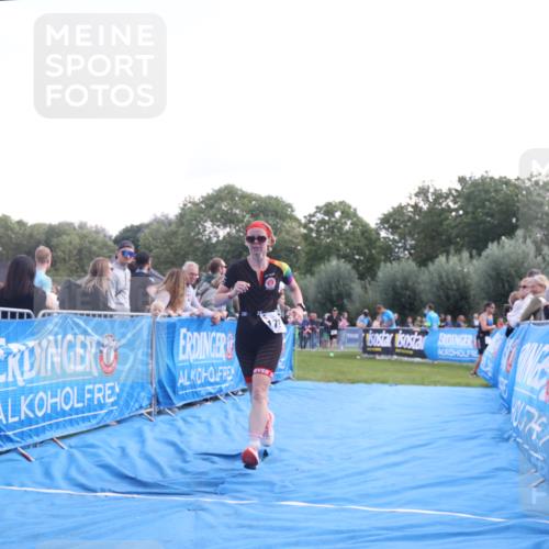 25.08.2024 - Elbe Triathlon Hamburg H.Heesch http://msf.ph/oto/6860728 25.08.2024 11:03:05 Ziel 177, 283, 290 meine-sportfotos.de