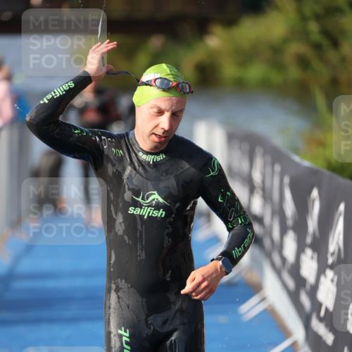 25.08.2024 - Elbe Triathlon Hamburg H.Heesch http://msf.ph/oto/6860733 25.08.2024 09:15:24 Schwimmen 276, 369 meine-sportfotos.de
