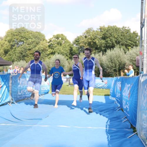 25.08.2024 - Elbe Triathlon Hamburg H.Heesch http://msf.ph/oto/6860735 25.08.2024 16:43:07 Ziel  meine-sportfotos.de