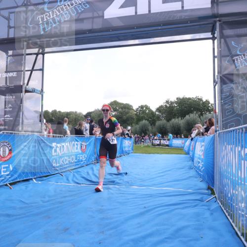 25.08.2024 - Elbe Triathlon Hamburg H.Heesch http://msf.ph/oto/6860751 25.08.2024 11:03:05 Ziel 177, 283, 290 meine-sportfotos.de