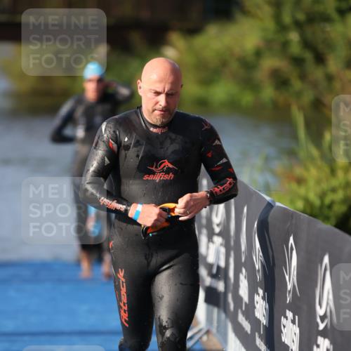 25.08.2024 - Elbe Triathlon Hamburg H.Heesch http://msf.ph/oto/6860756 25.08.2024 09:15:28 Schwimmen 276, 369, 409, 426 meine-sportfotos.de