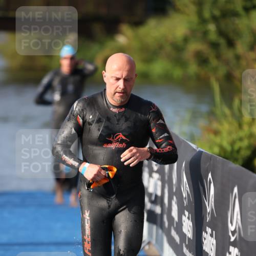 25.08.2024 - Elbe Triathlon Hamburg H.Heesch http://msf.ph/oto/6860763 25.08.2024 09:15:28 Schwimmen 276, 369, 409, 426 meine-sportfotos.de
