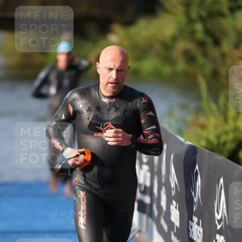 25.08.2024 - Elbe Triathlon Hamburg H.Heesch http://msf.ph/oto/6860771 25.08.2024 09:15:28 Schwimmen 276, 369, 409, 426 meine-sportfotos.de