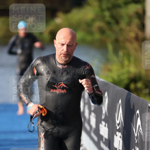 25.08.2024 - Elbe Triathlon Hamburg H.Heesch http://msf.ph/oto/6860792 25.08.2024 09:15:29 Schwimmen 276, 369, 409, 426 meine-sportfotos.de