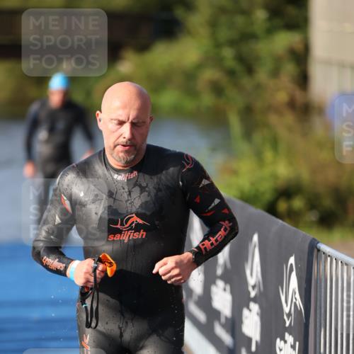 25.08.2024 - Elbe Triathlon Hamburg H.Heesch http://msf.ph/oto/6860819 25.08.2024 09:15:29 Schwimmen 276, 369, 409, 426 meine-sportfotos.de