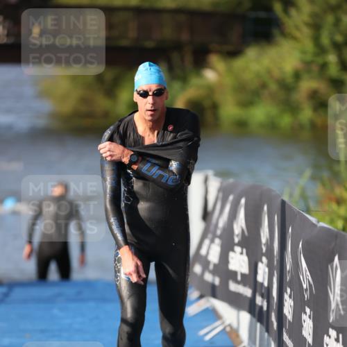 25.08.2024 - Elbe Triathlon Hamburg H.Heesch http://msf.ph/oto/6860855 25.08.2024 09:15:34 Schwimmen 276, 369, 409, 426 meine-sportfotos.de