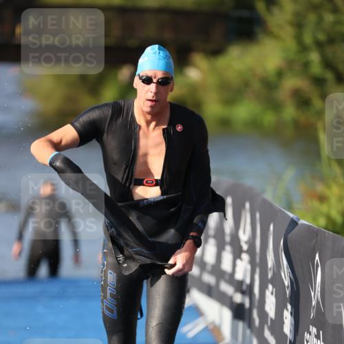 25.08.2024 - Elbe Triathlon Hamburg H.Heesch http://msf.ph/oto/6860866 25.08.2024 09:15:35 Schwimmen 276, 369, 409, 426 meine-sportfotos.de