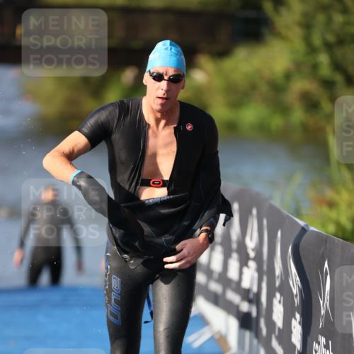 25.08.2024 - Elbe Triathlon Hamburg H.Heesch http://msf.ph/oto/6860869 25.08.2024 09:15:35 Schwimmen 276, 369, 409, 426 meine-sportfotos.de