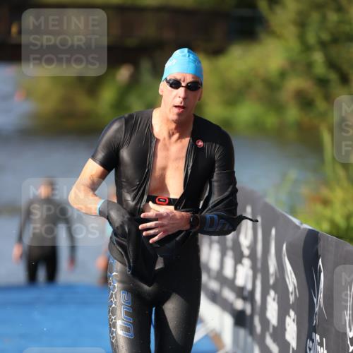 25.08.2024 - Elbe Triathlon Hamburg H.Heesch http://msf.ph/oto/6860887 25.08.2024 09:15:36 Schwimmen 276, 369, 409, 426 meine-sportfotos.de