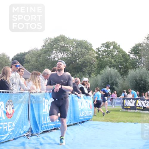 25.08.2024 - Elbe Triathlon Hamburg H.Heesch http://msf.ph/oto/6860901 25.08.2024 11:03:21 Ziel 233 meine-sportfotos.de