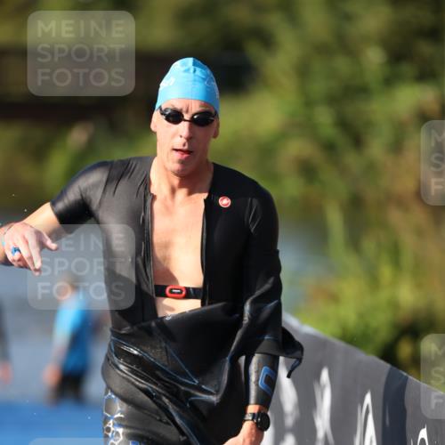 25.08.2024 - Elbe Triathlon Hamburg H.Heesch http://msf.ph/oto/6860905 25.08.2024 09:15:36 Schwimmen 276, 369, 409, 426 meine-sportfotos.de