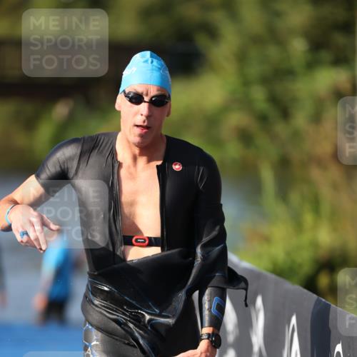 25.08.2024 - Elbe Triathlon Hamburg H.Heesch http://msf.ph/oto/6860908 25.08.2024 09:15:36 Schwimmen 276, 369, 409, 426 meine-sportfotos.de