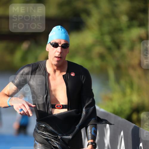 25.08.2024 - Elbe Triathlon Hamburg H.Heesch http://msf.ph/oto/6860913 25.08.2024 09:15:36 Schwimmen 276, 369, 409, 426 meine-sportfotos.de
