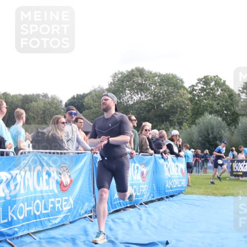 25.08.2024 - Elbe Triathlon Hamburg H.Heesch http://msf.ph/oto/6860918 25.08.2024 11:03:21 Ziel 233 meine-sportfotos.de