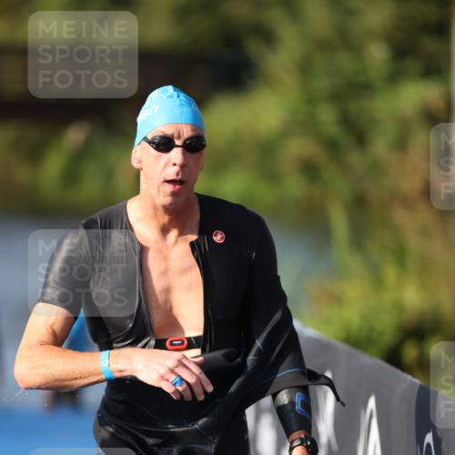 25.08.2024 - Elbe Triathlon Hamburg H.Heesch http://msf.ph/oto/6860919 25.08.2024 09:15:37 Schwimmen 276, 369, 409, 426 meine-sportfotos.de