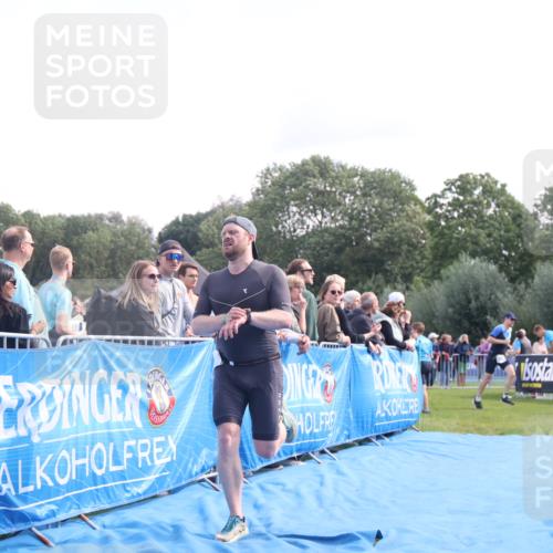 25.08.2024 - Elbe Triathlon Hamburg H.Heesch http://msf.ph/oto/6860922 25.08.2024 11:03:21 Ziel 233 meine-sportfotos.de